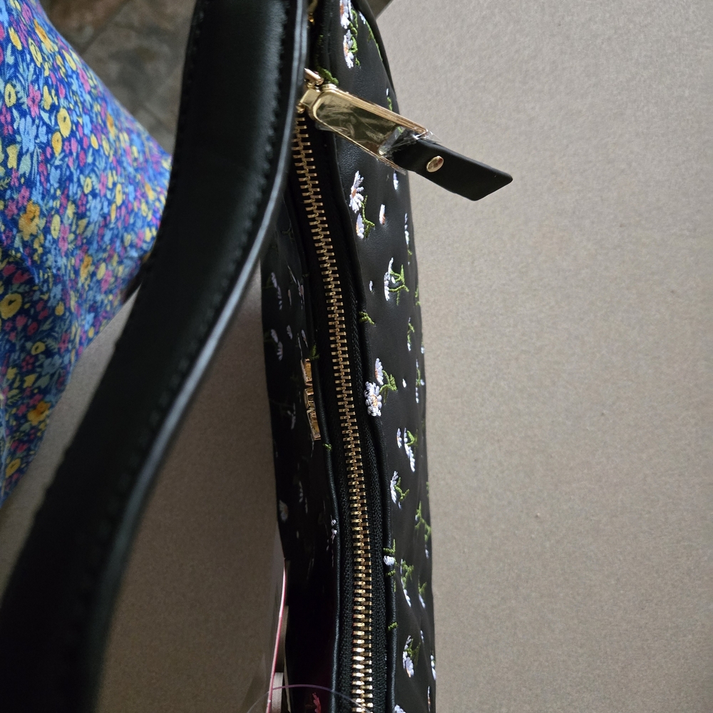 Betsey Johnson Black Daisy Print Shoulder Bag with Flower Charm - Picture 3 of 5